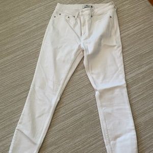 Vineyard Vines White Jeans size 28
